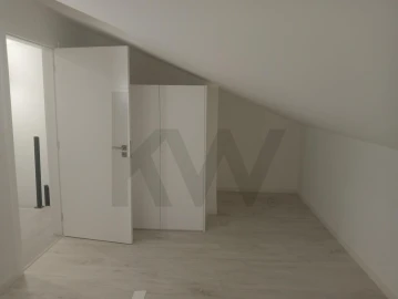 Moradia T5 para Venda em Corroios