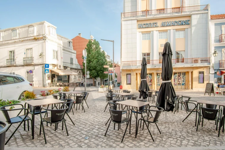 Loja para Trespasse em Almada, Cova da Piedade, Pragal e Cacilhas Foto 23