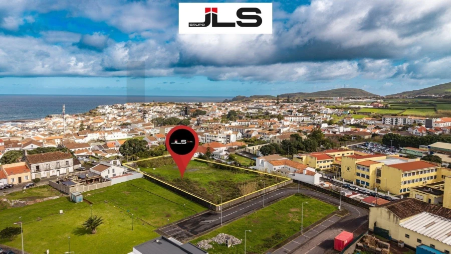 Terreno para Venda em Ribeira Grande (Matriz)