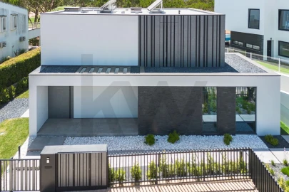 Moradia T5 para Venda em Quarteira