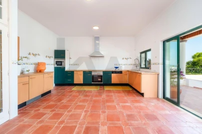 Moradia T4 para Venda em Loule (São Sebastião)