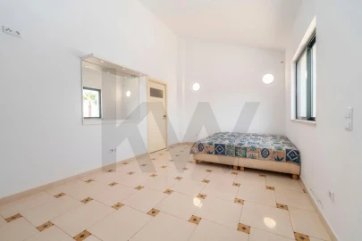 Moradia T4 para Venda em Loule (São Sebastião)
