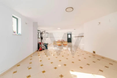 Moradia T4 para Venda em Loule (São Sebastião)