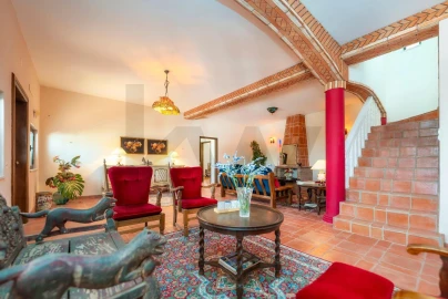 Moradia T4 para Venda em Loule (São Sebastião)