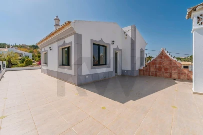 Moradia T4 para Venda em Loule (São Sebastião)