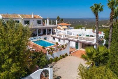 Moradia T4 para Venda em Loule (São Sebastião)