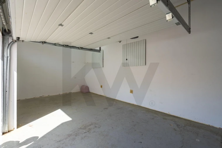 Garagem para Venda em Alvor Foto 12