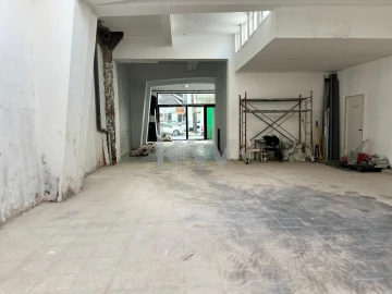 Loja para Arrendamento em Arroios