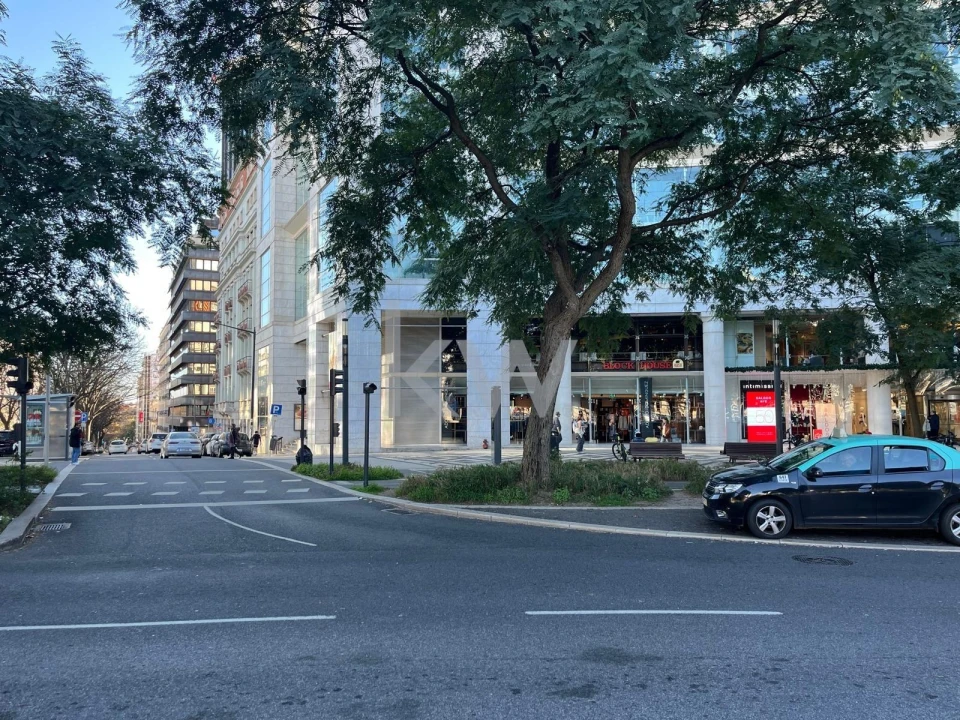 Loja para Arrendamento em Arroios Foto 1