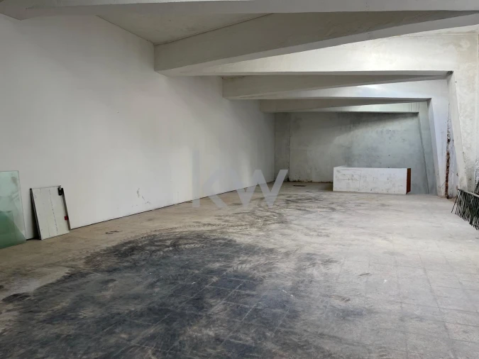 Loja para Arrendamento em Arroios Foto 4