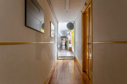 Apartamento T5 para Venda em Santa Maria Maior