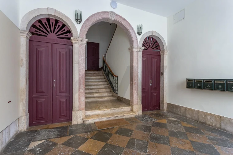 Apartamento T5 para Venda em Santa Maria Maior Foto 2