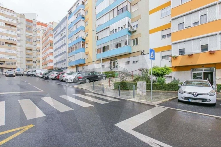 Apartamento T1 para Venda em Póvoa de Santo Adrião e Olival Basto Foto 20