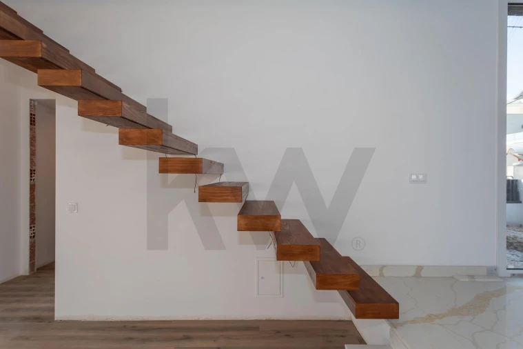 Moradia T4 para Venda em Pontinha e Famões Foto 8