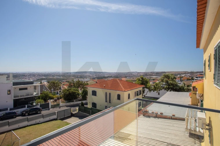 Moradia T4 para Venda em Pontinha e Famões Foto 19