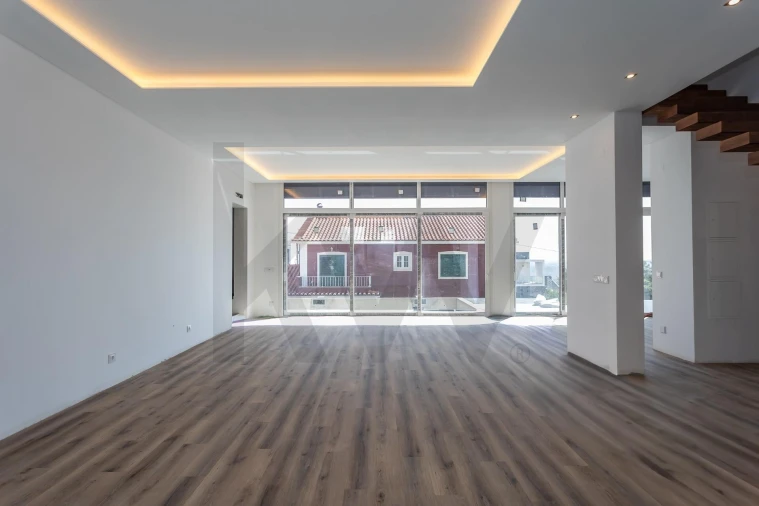 Moradia T4 para Venda em Pontinha e Famões Foto 10