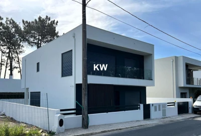 Moradia T4 para Venda em Charneca de Caparica e Sobreda