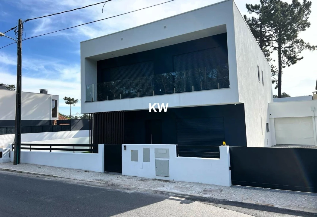 Moradia T4 para Venda em Charneca de Caparica e Sobreda Foto 1