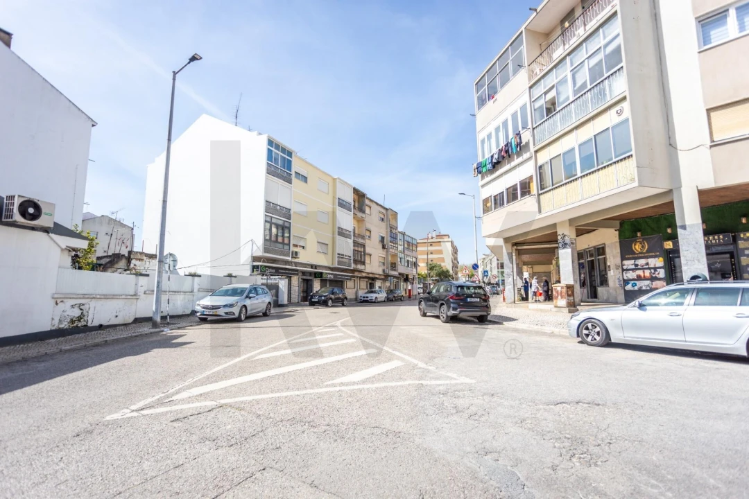 Loja para Trespasse em Amora Foto 13