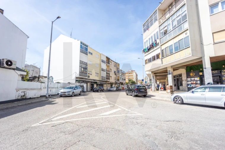 Loja para Trespasse em Amora Foto 13