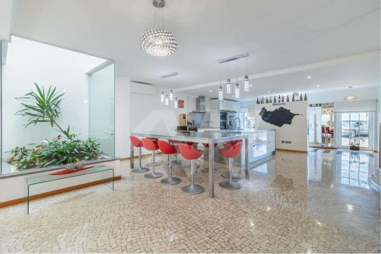 Prédio para Venda em Funchal (Santa Maria Maior) Foto 12