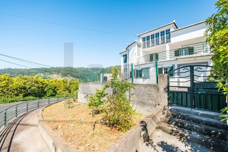 Moradia T3 para Venda em Santo Antonio da Serra Foto 1