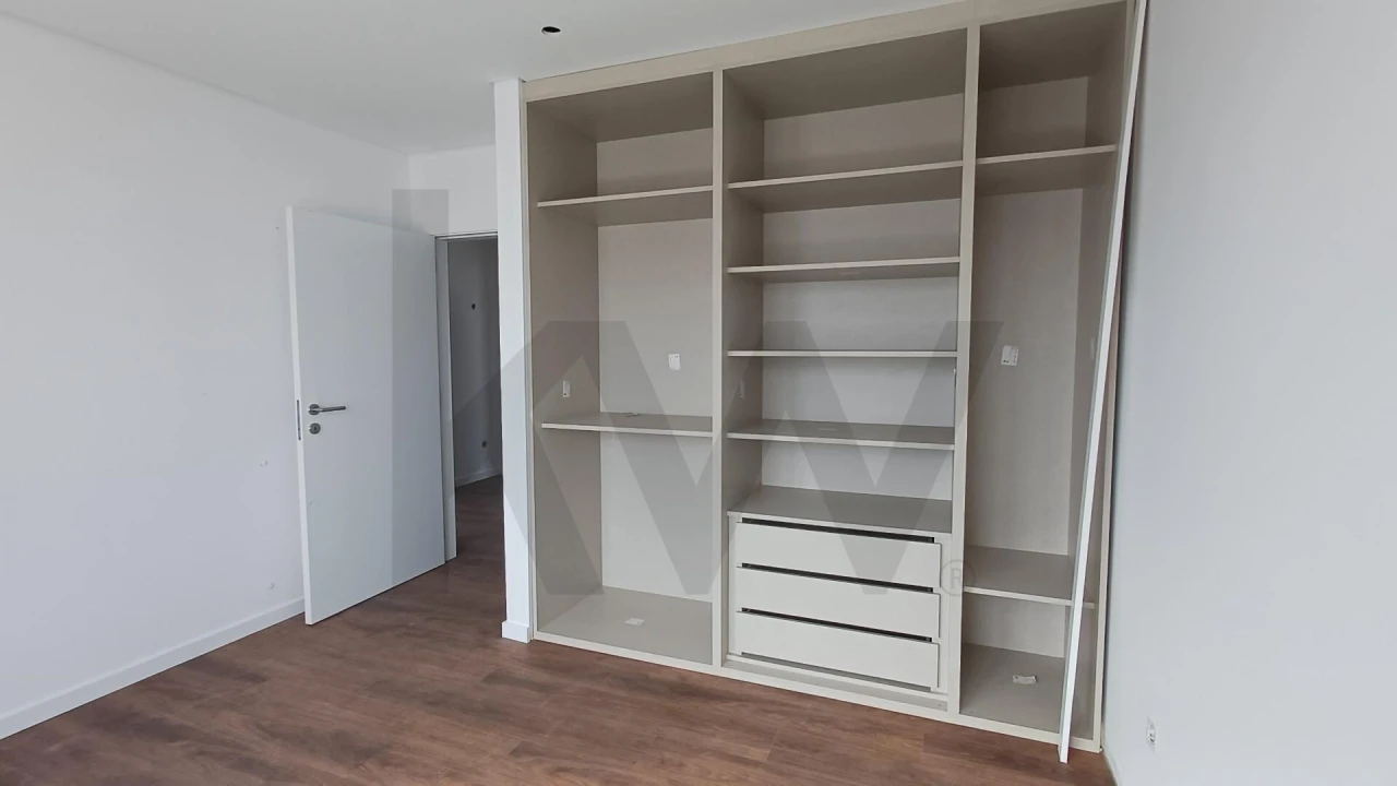 Apartamento T3 para Venda em Marinha Grande Foto 2