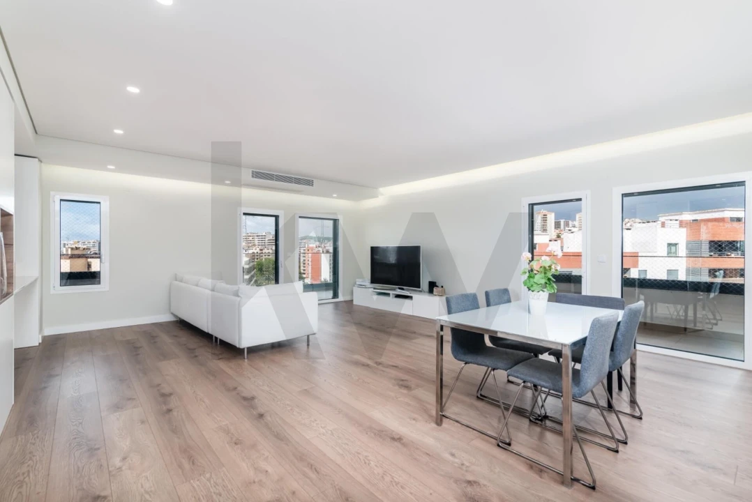 Apartamento T4 para Venda em Odivelas Foto 3