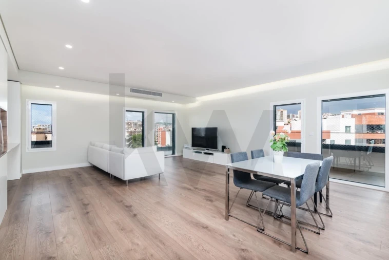 Apartamento T4 para Venda em Odivelas Foto 3