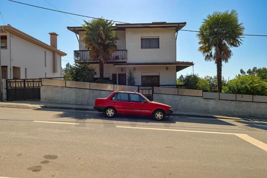Moradia T4 para Venda em Foz do Sousa e Covelo Foto 1