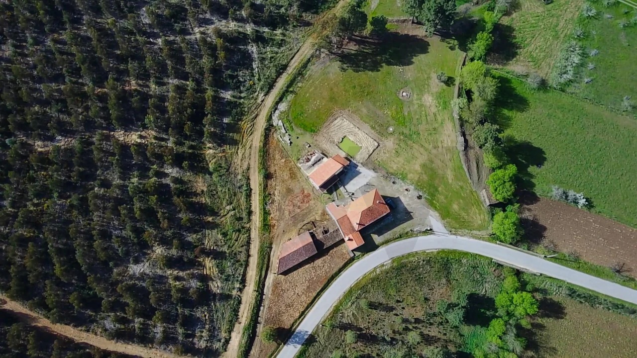 Terreno para Venda em Enxames Foto 2