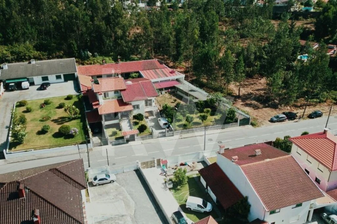 Moradia T6 para Venda em Milheiros de Poiares Foto 1