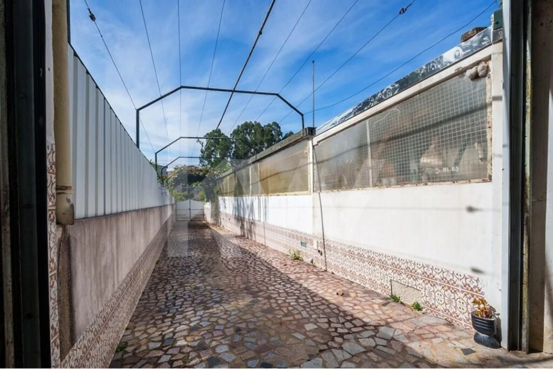 Moradia T6 para Venda em Milheiros de Poiares Foto 31