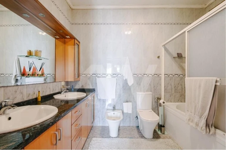 Moradia T6 para Venda em Milheiros de Poiares Foto 20