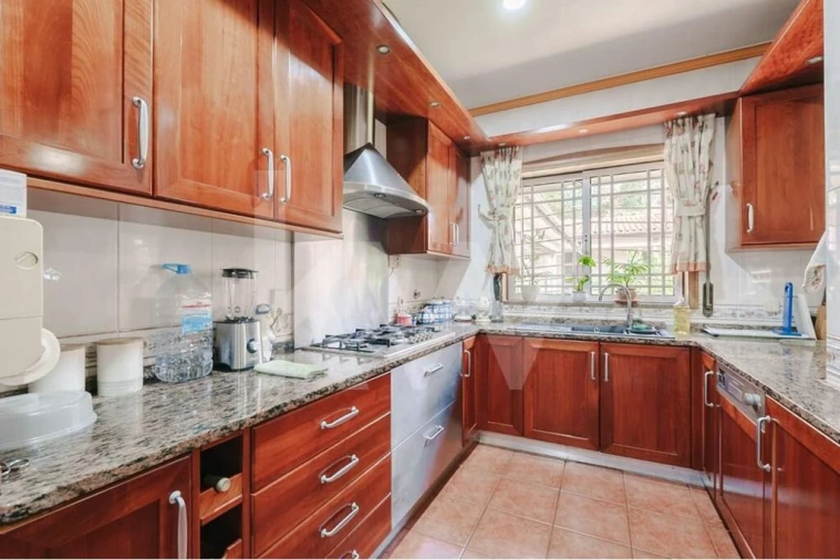 Moradia T6 para Venda em Milheiros de Poiares Foto 10