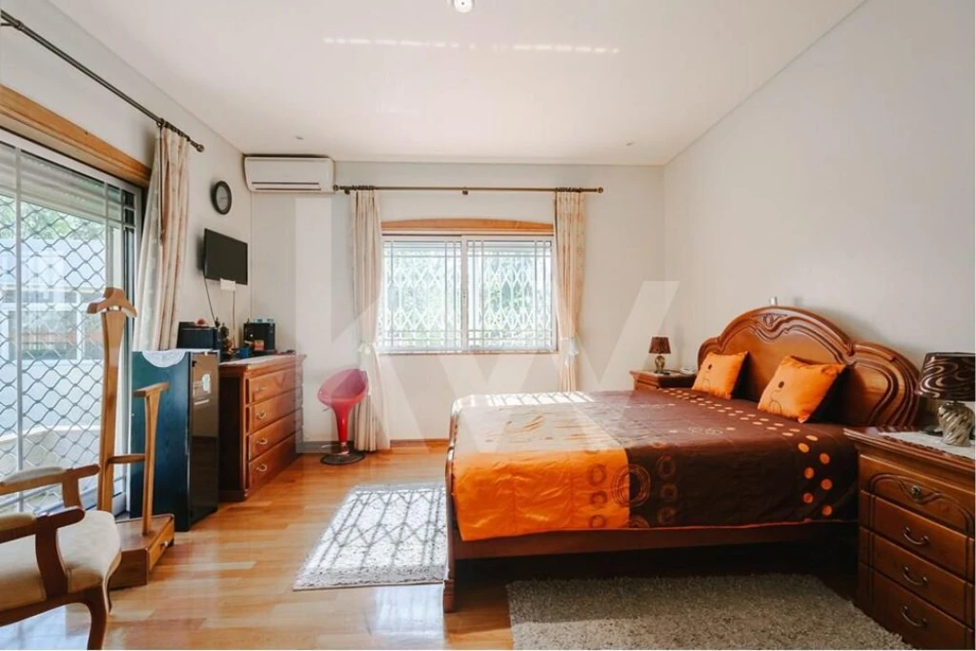 Moradia T6 para Venda em Milheiros de Poiares Foto 18