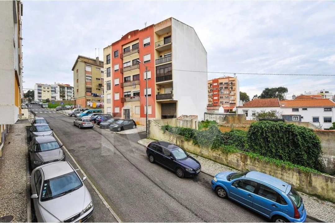 Garagem para Venda em Cacém e São Marcos Foto 1