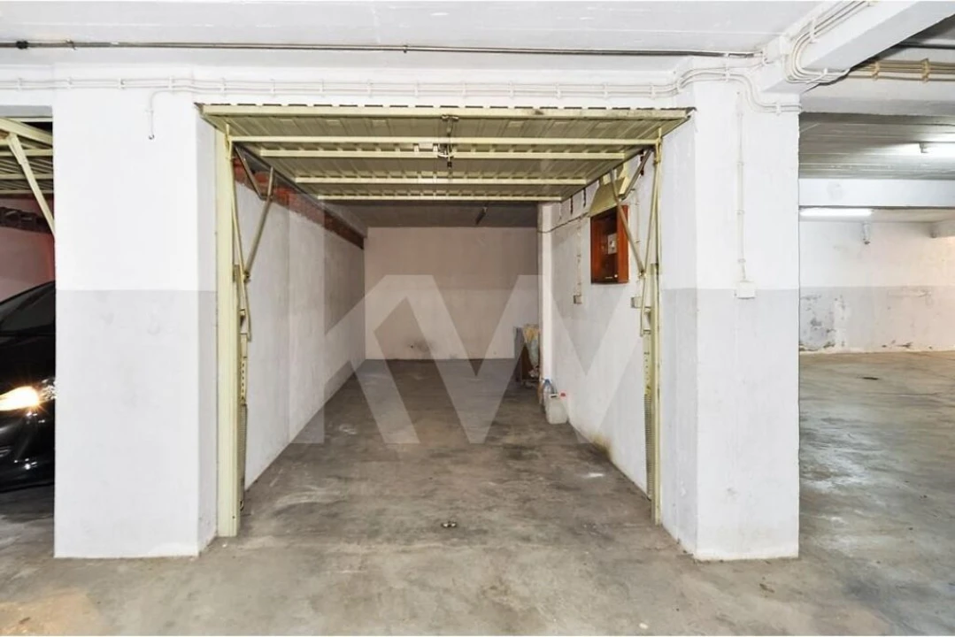 Garagem para Venda em Cacém e São Marcos Foto 3