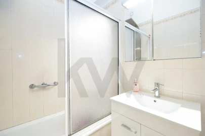Apartamento T4 para Venda em Oeiras e São Julião da Barra, Paço de Arcos e Caxias