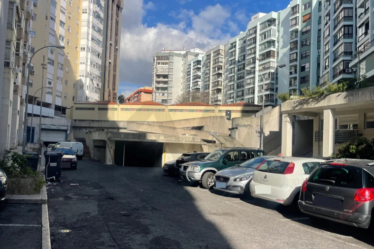 Negócio para Venda em Algés, Linda-A-Velha e Cruz Quebrada-Dafundo Foto 1