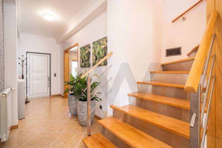 Moradia T5 para Venda em Sé Nova, Santa Cruz, Almedina e São Bartolomeu Foto 6