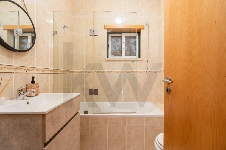 Moradia T5 para Venda em Sé Nova, Santa Cruz, Almedina e São Bartolomeu Foto 9