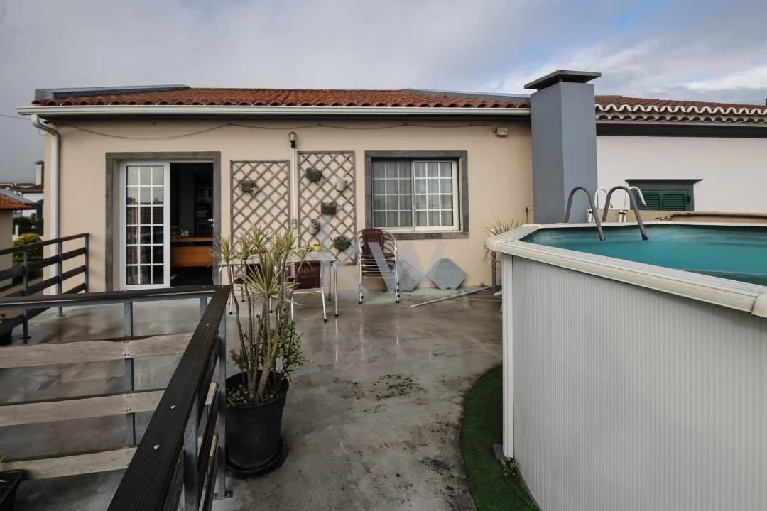 Moradia T4 para Venda em Arrifes Foto 29