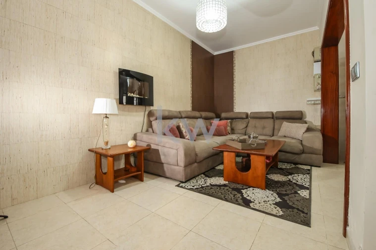 Moradia T4 para Venda em Arrifes Foto 12