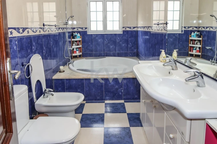 Moradia T4 para Venda em Arrifes Foto 10