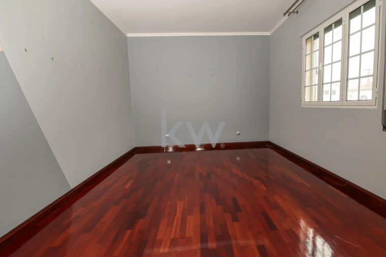 Moradia T4 para Venda em Arrifes Foto 31