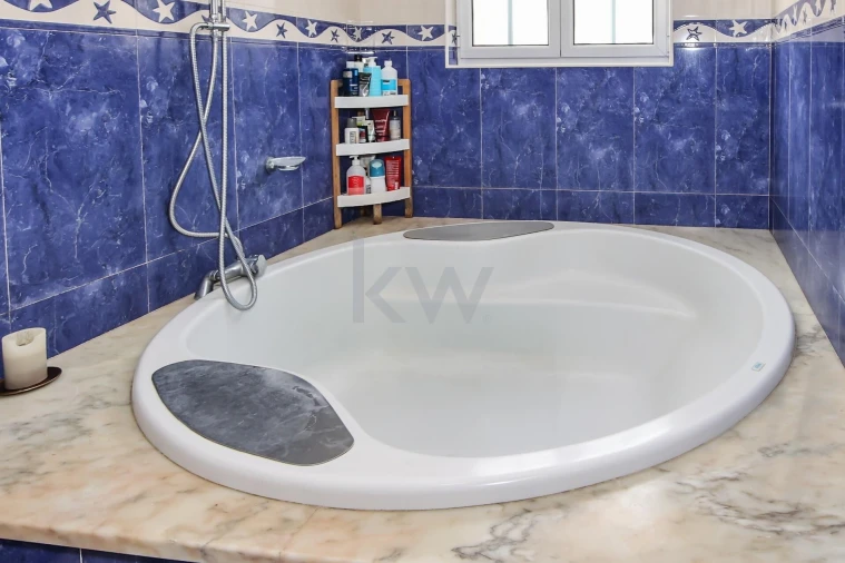 Moradia T4 para Venda em Arrifes Foto 11