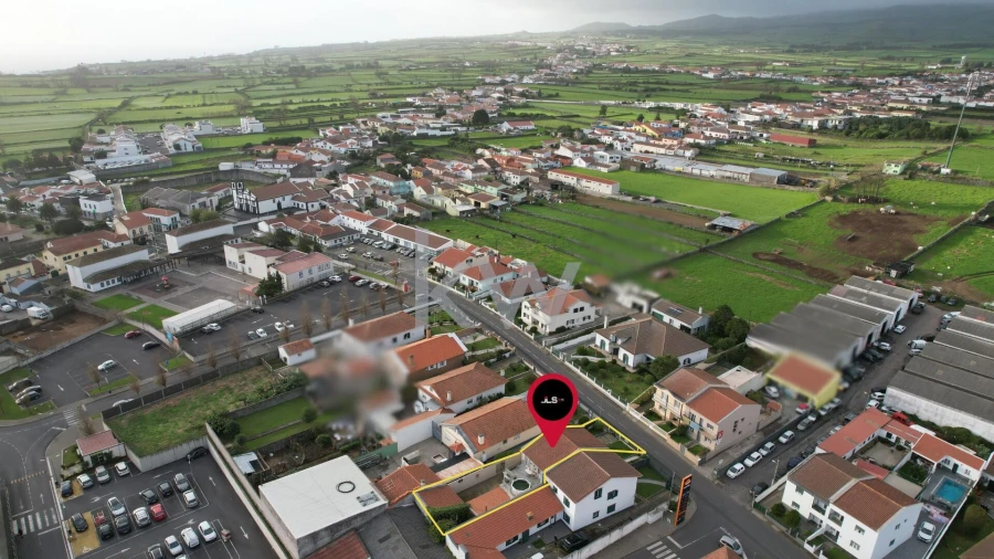 Moradia T4 para Venda em Arrifes Foto 44