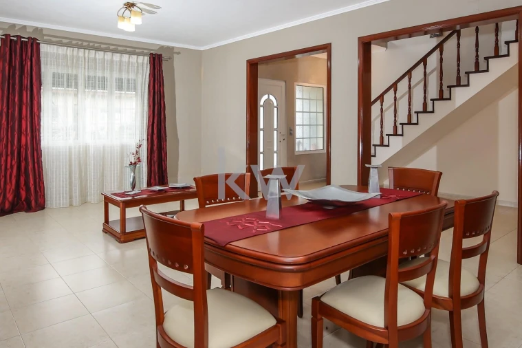 Moradia T4 para Venda em Arrifes Foto 8