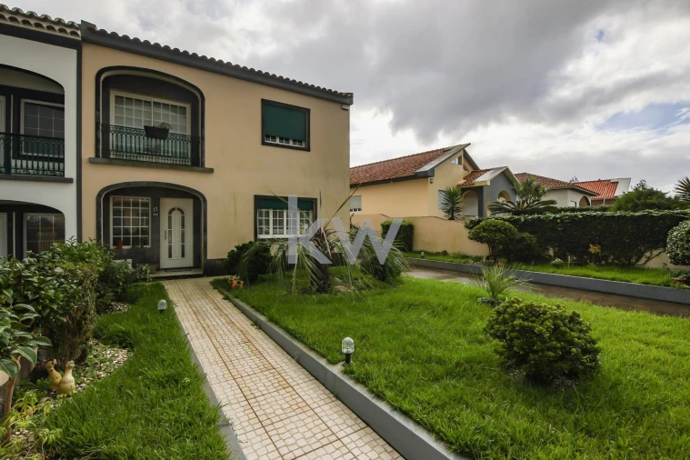 Moradia T4 para Venda em Arrifes Foto 40